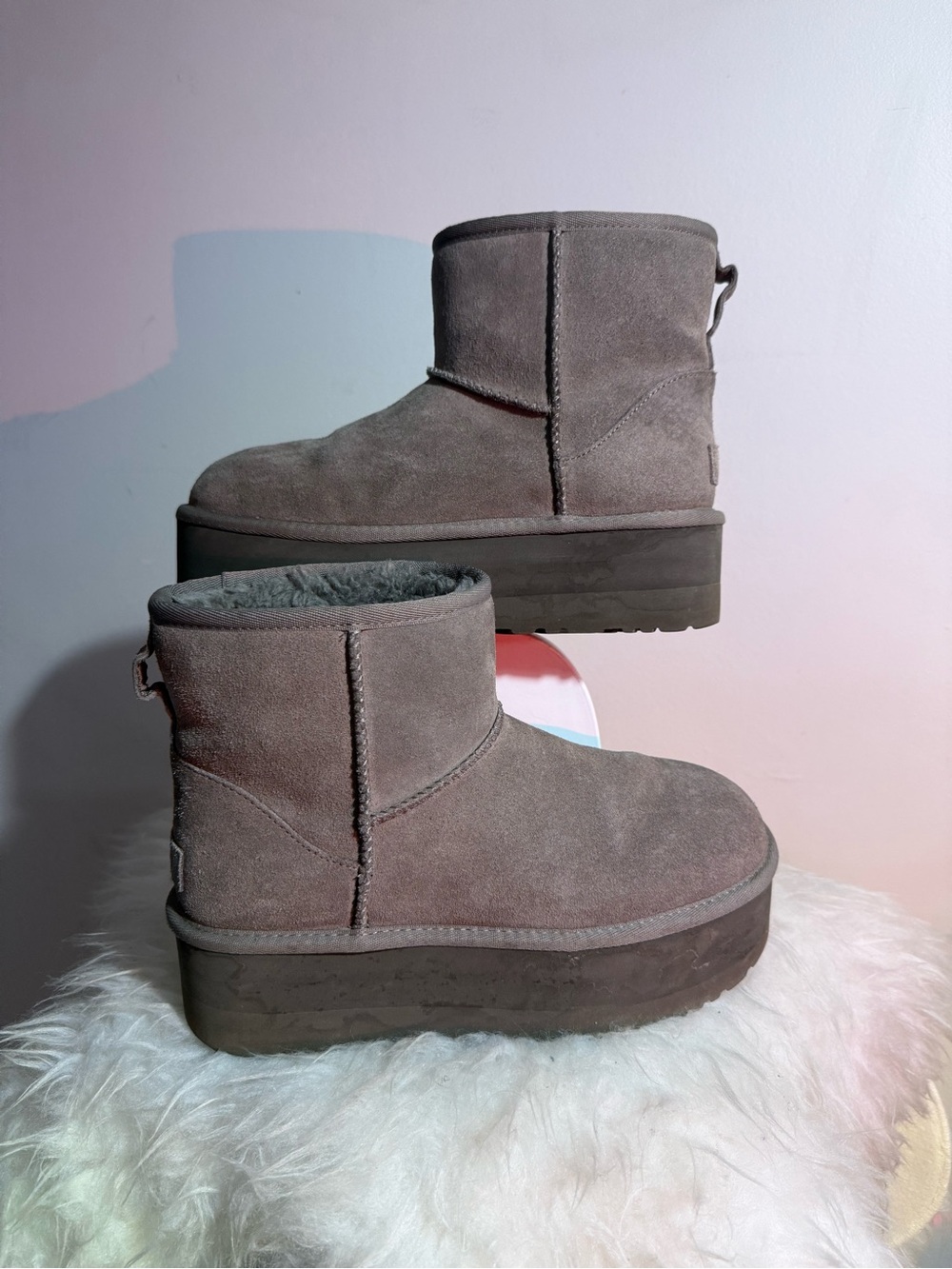 UGG Classic Mini Platform Boots Grey/Taupe – Size 8 – Like New